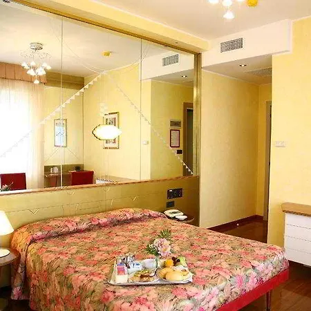 ナウティコ 4* リッチョーネ