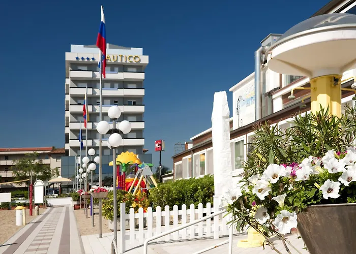 Ξενοδοχείο Nautico 4*
