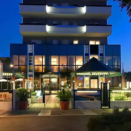 Ξενοδοχείο Nautico 4*
